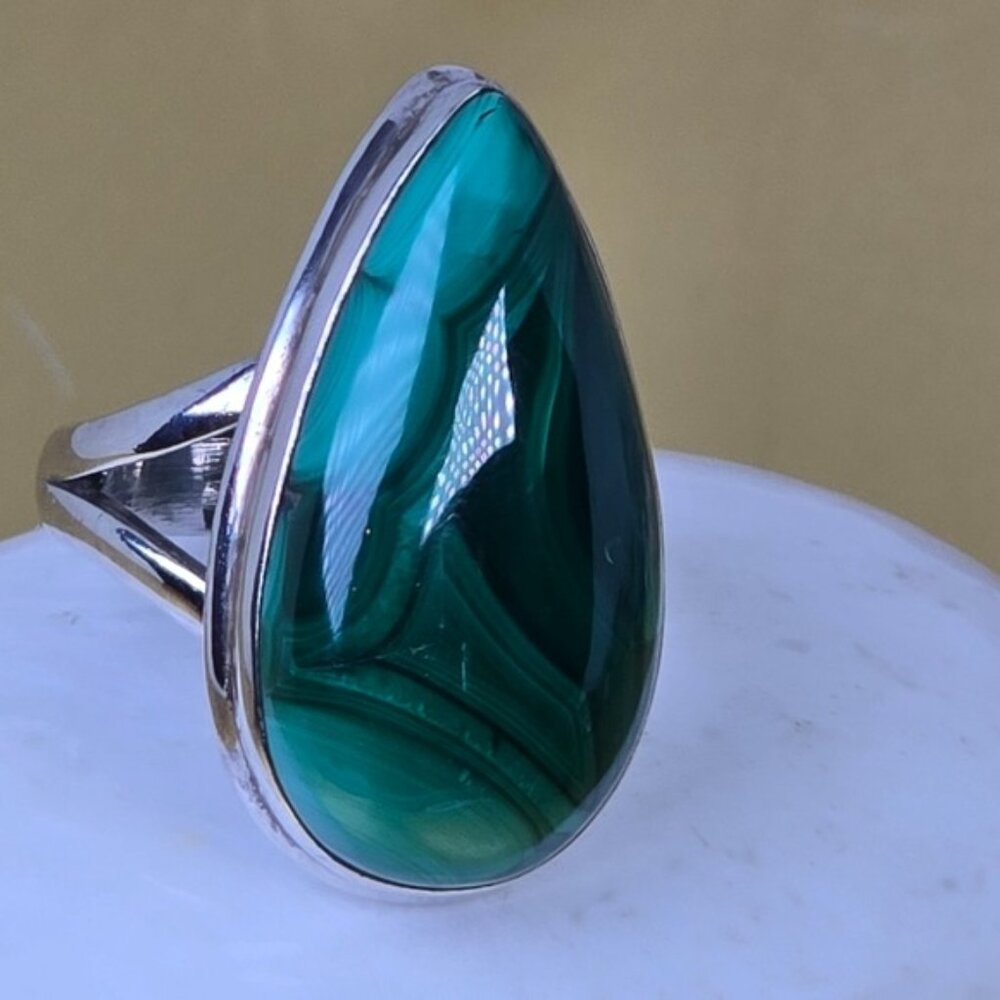 925 Sterling Silver Ring Sz 7 with Pear Shape Natural Malachite Gemstone